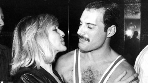 Freddie Mercury con Mary Austin Freddie Mercury con Mary Austin