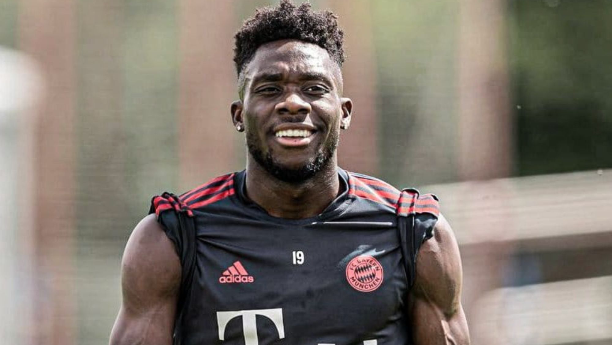 El Real Madrid controla la vida privada de Alphonso Davies: hay algo que preocupa mucho
