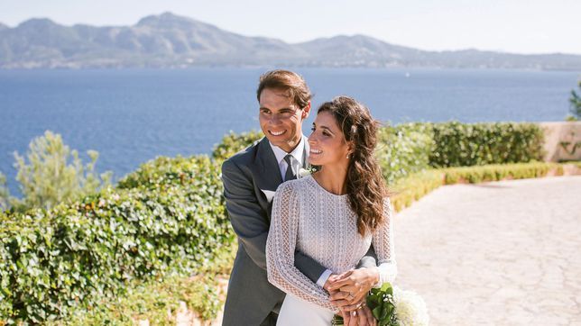 Rafa Nadal junto a su esposa