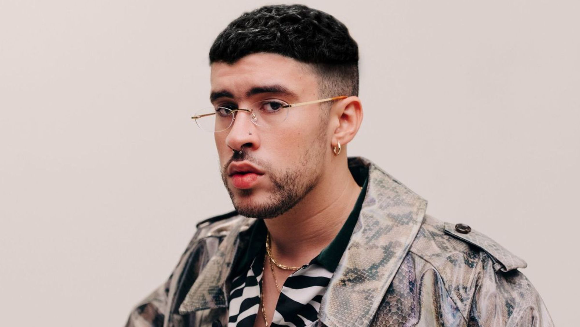 Bad Bunny fue TT por tirarle el móvil a una fan: el momento es imperdible
