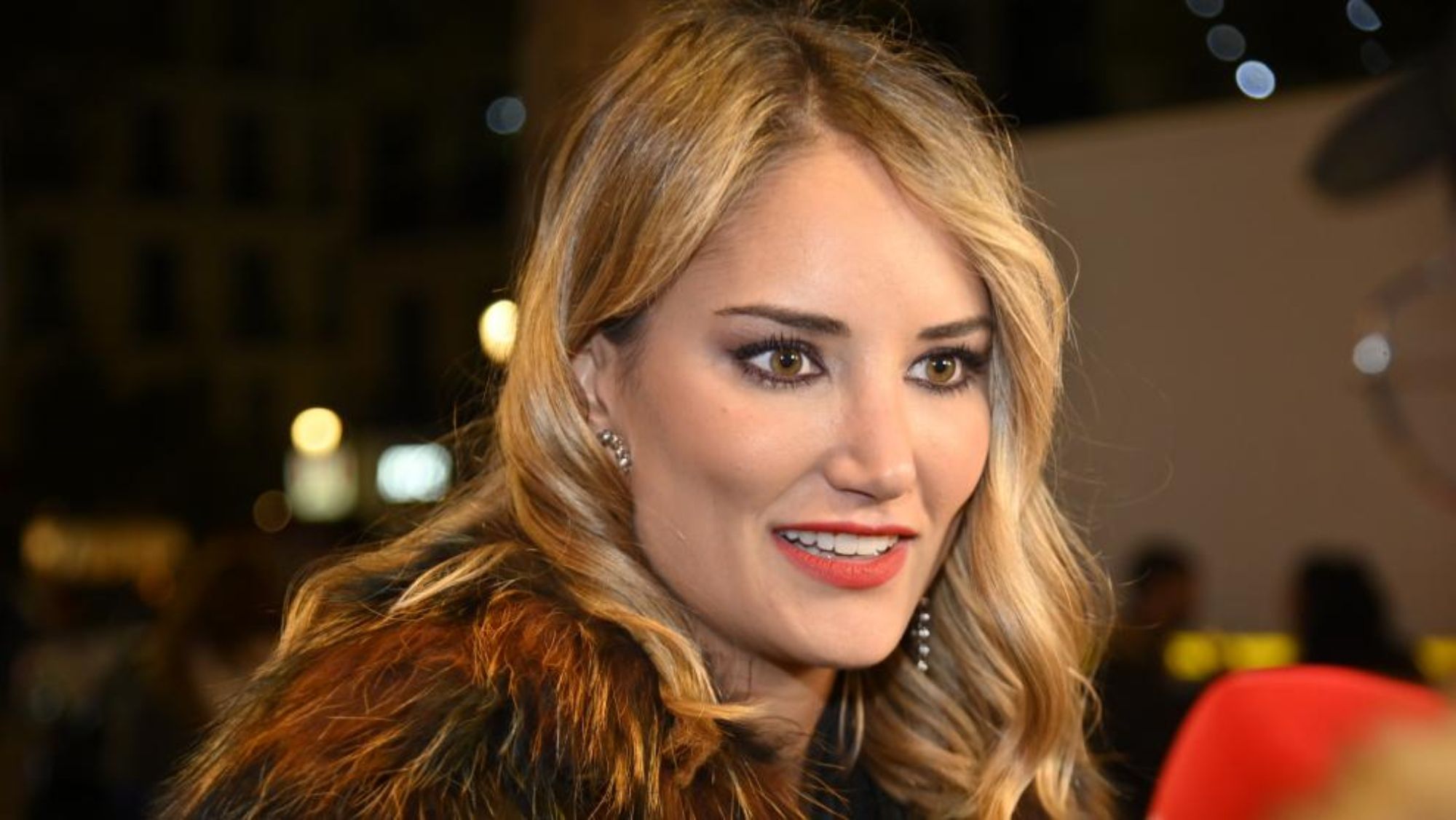 Alba Carrillo bromea con que le caiga un rayo encima y le parta por la mitad