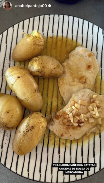 Patatas hervidas y fileticos de pollo