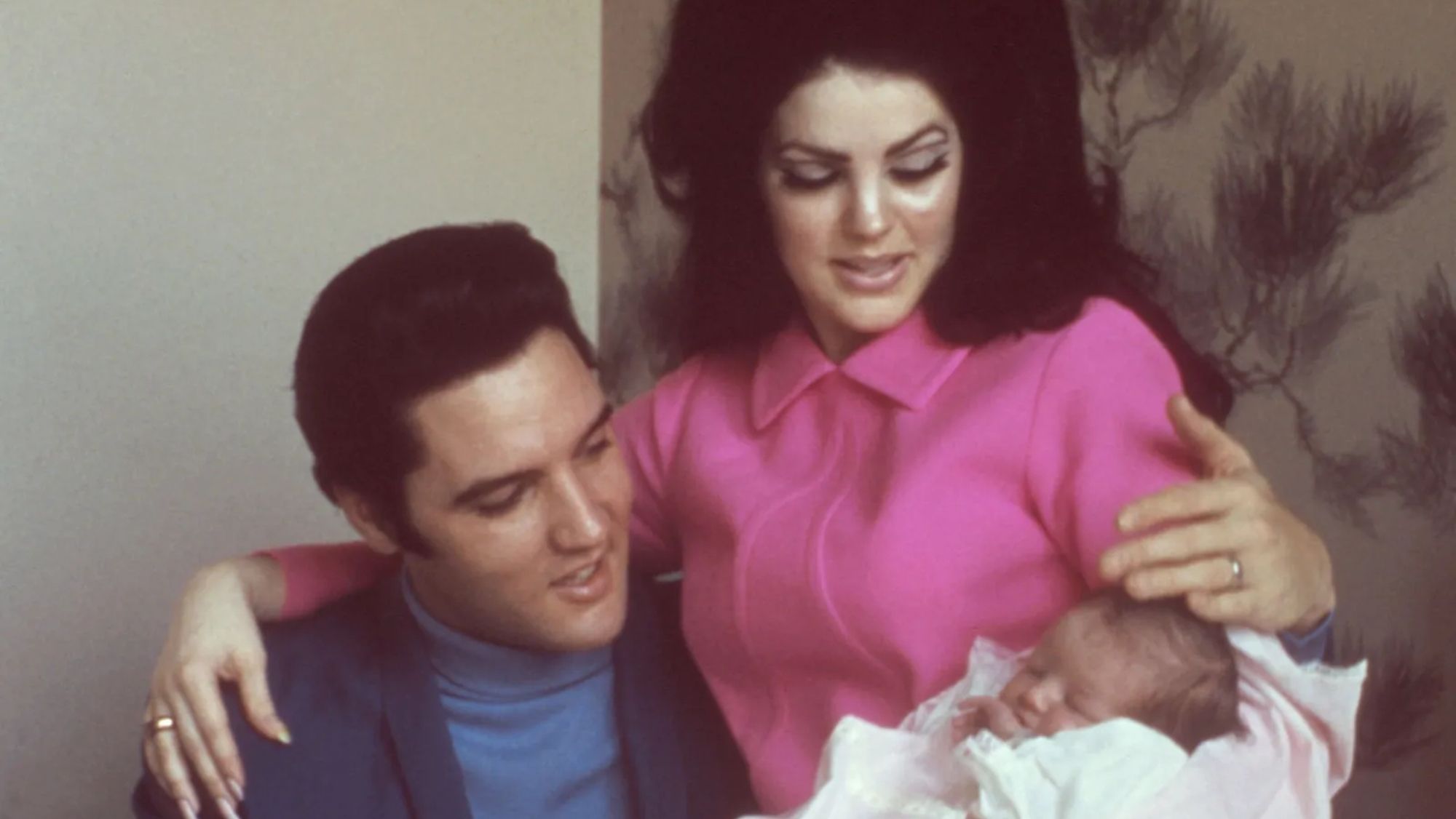 Elvis y Priscilla con Lisa Marie Presley Elvis y Priscilla con Lisa Marie Presley