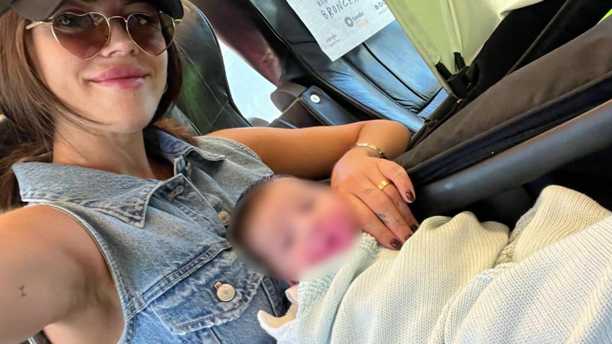 Violeta Mangriñán y su hija Violeta Mangriñán y su hija