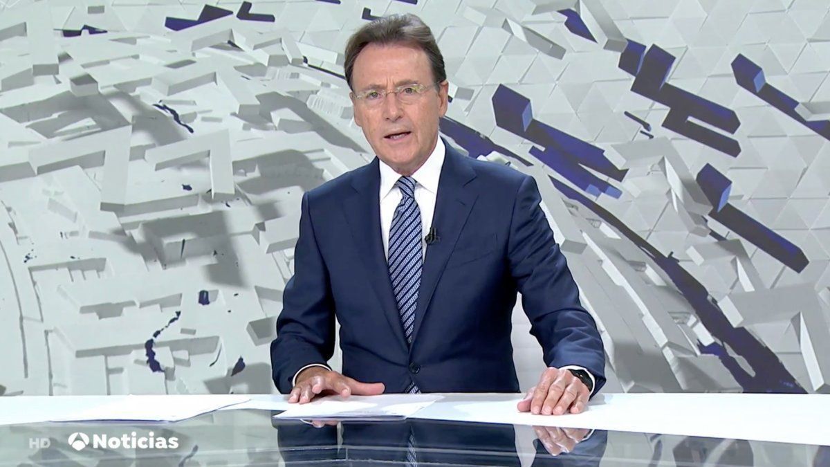 Matías Prats durante uno de los informativos de Antena 3