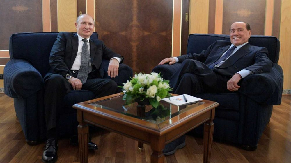 Vladimir Putin reunido con Silvio Berlusconi
