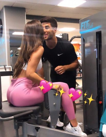 Sandra Garal y Marco Asensio en su gimnasio particular Sandra Garal y Marco Asensio en su gimnasio particular