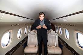 Roger Federer en su jet privado de 5 millones de dólares